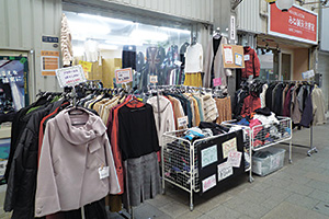 洗濯済みで着ることができる洋服なら1キロ20円で買取中！