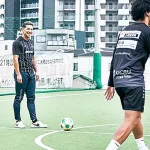 「大阪を拠点にアカデミーを全国へ広めていきたい」と森岡選手（左）