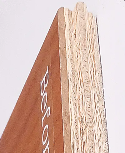 厚さ2㍉の天然木を合板に貼り付けた挽き板