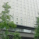 南御堂の境内にある「山門一体型ホテル」