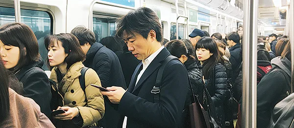 「密室」のトラブル防げ　鉄道車内に防犯カメラ設置へ