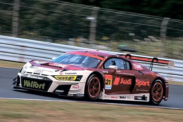 デモンストレーション走行する「Audi R8 LMS」