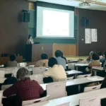 認知症と食について講演する井戸教授