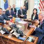 赤沢担当相らが日米関税交渉のため訪米し、トランプ大統領と会談した＝2025年4月16日、アメリカ、ワシントン（提供：Molly Riley/White House/ZUMA Press/アフロ）