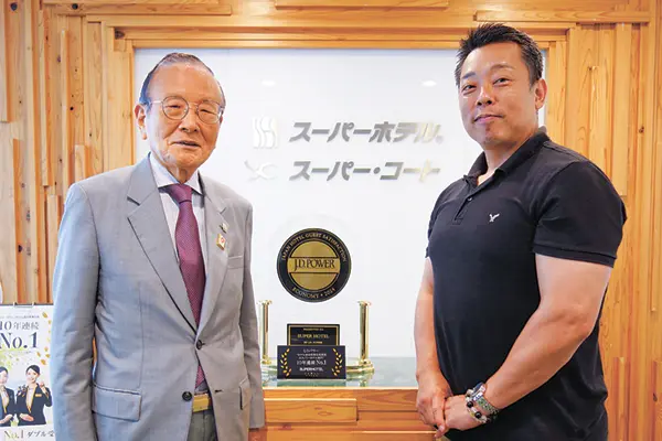 山本会長(左)と阪本晋治(大阪市西区)