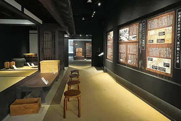 道修町の歴史や医薬品産業の変遷を紹介する田辺三菱製薬史料館(同社本社ビル2階)