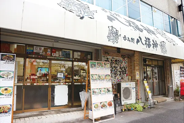 某グルメサイトには「立ち飲み」と出てくるが、全部椅子席