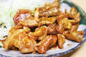 ミックスホルモン550円。コチュジャン入りの甘辛ダレが超絶うまい！ 野菜炒めなども全部このタレ