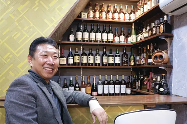 飲み放題はコースに＋2000円。生ビールもある。バーカウンターの高級酒は別料金