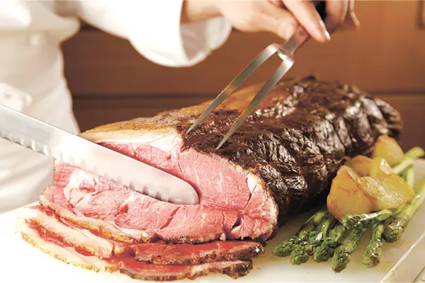 クリスマス・お正月は目の前で仕上げるローストビーフが登場