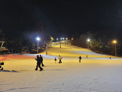 ナイター営業も（日程はHPで確認）