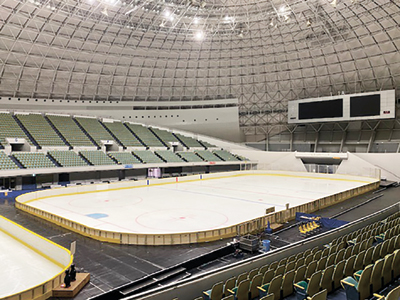 メインリンクは60㍍×30㍍の国際規格サイズの広大なリンク